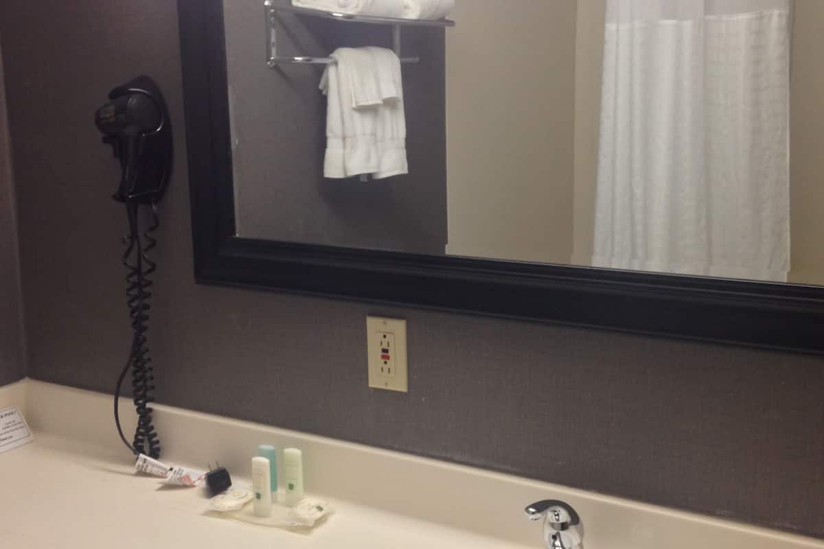 standard room, 2 queen beds | bathroom sink