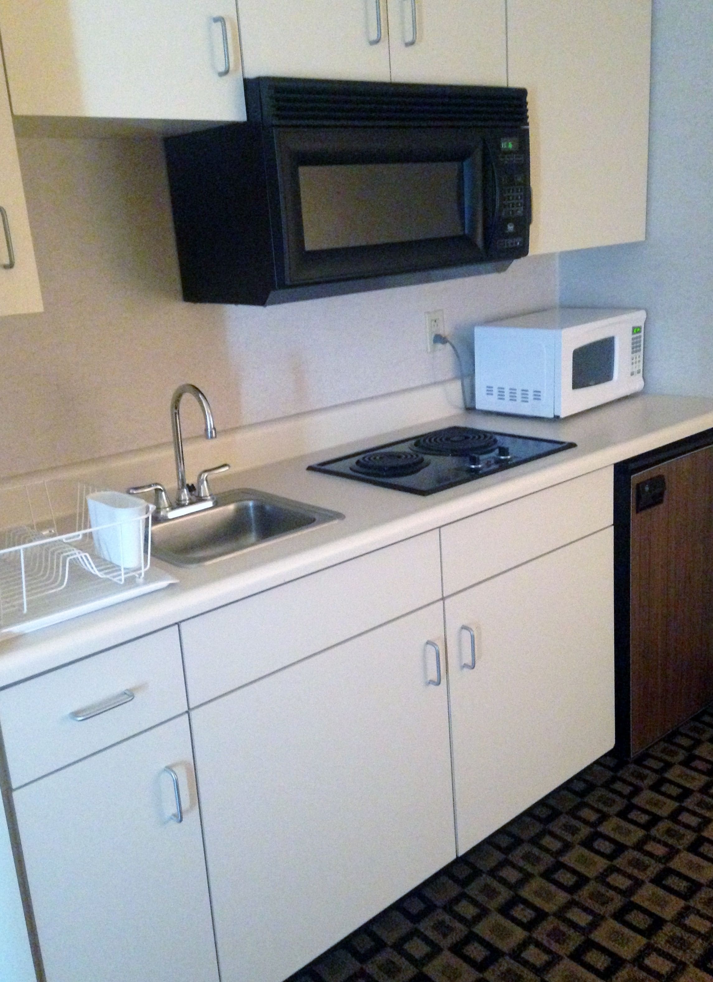 standard room, 1 king bed | private kitchenette | mini-fridge, microwave, coffee/tea maker