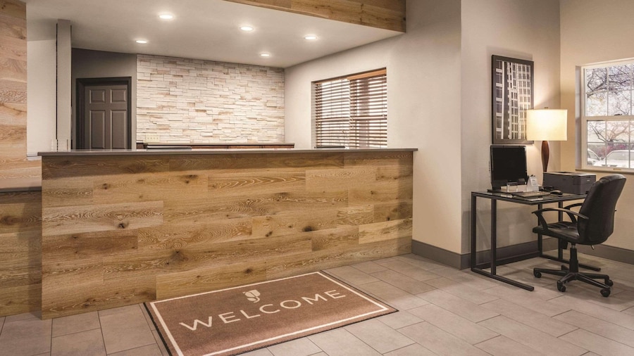 Country Inn & Suites by Radisson, Dakota Dunes, SD