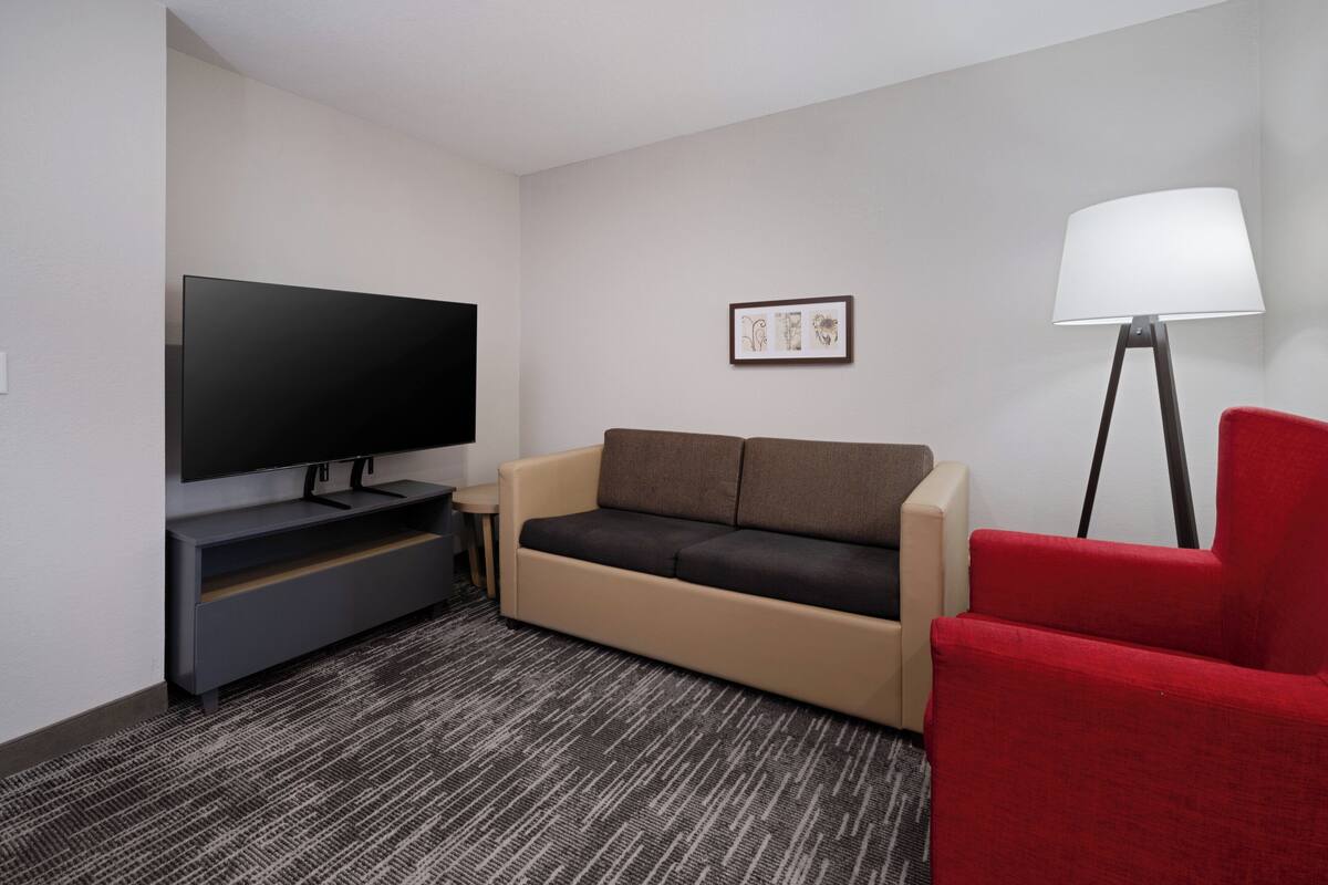 Suite, 1 habitación | 1 habitación, ropa de cama de alta calidad y escritorio