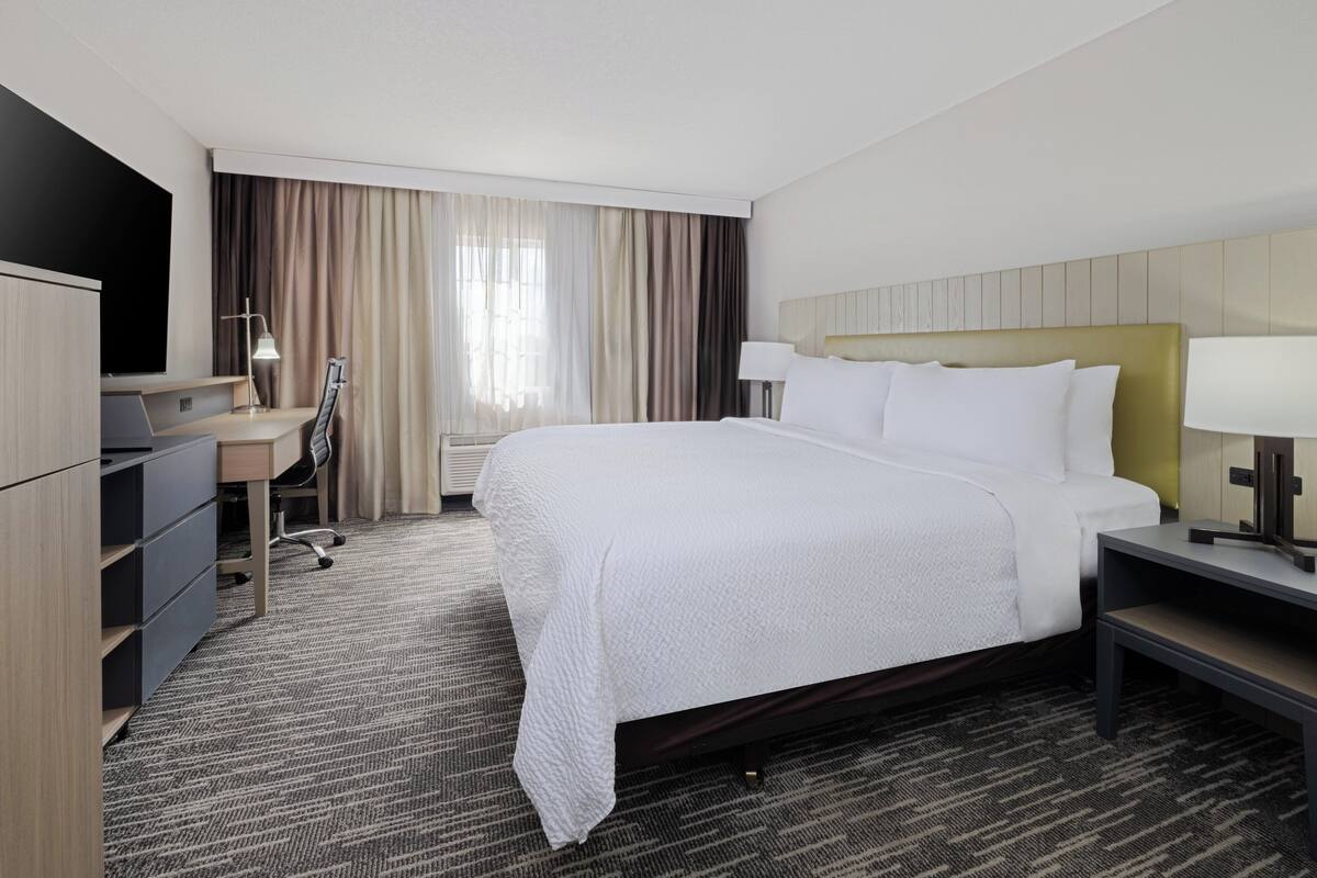 Habitación estándar, 1 cama King size | 1 habitación, ropa de cama de alta calidad y escritorio