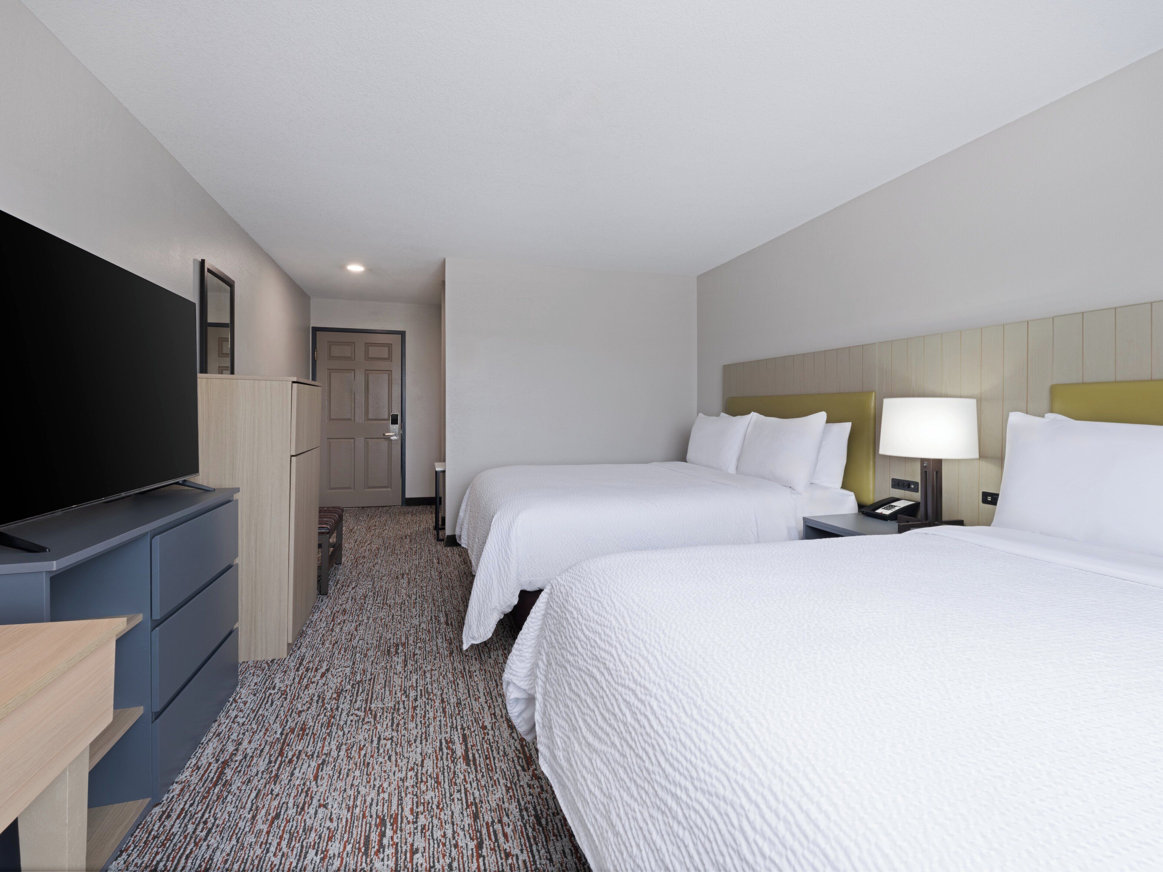 標準客房, 2 張加大雙人床 | 高級寢具、書桌、遮光窗簾/窗簾、熨斗/熨衫板