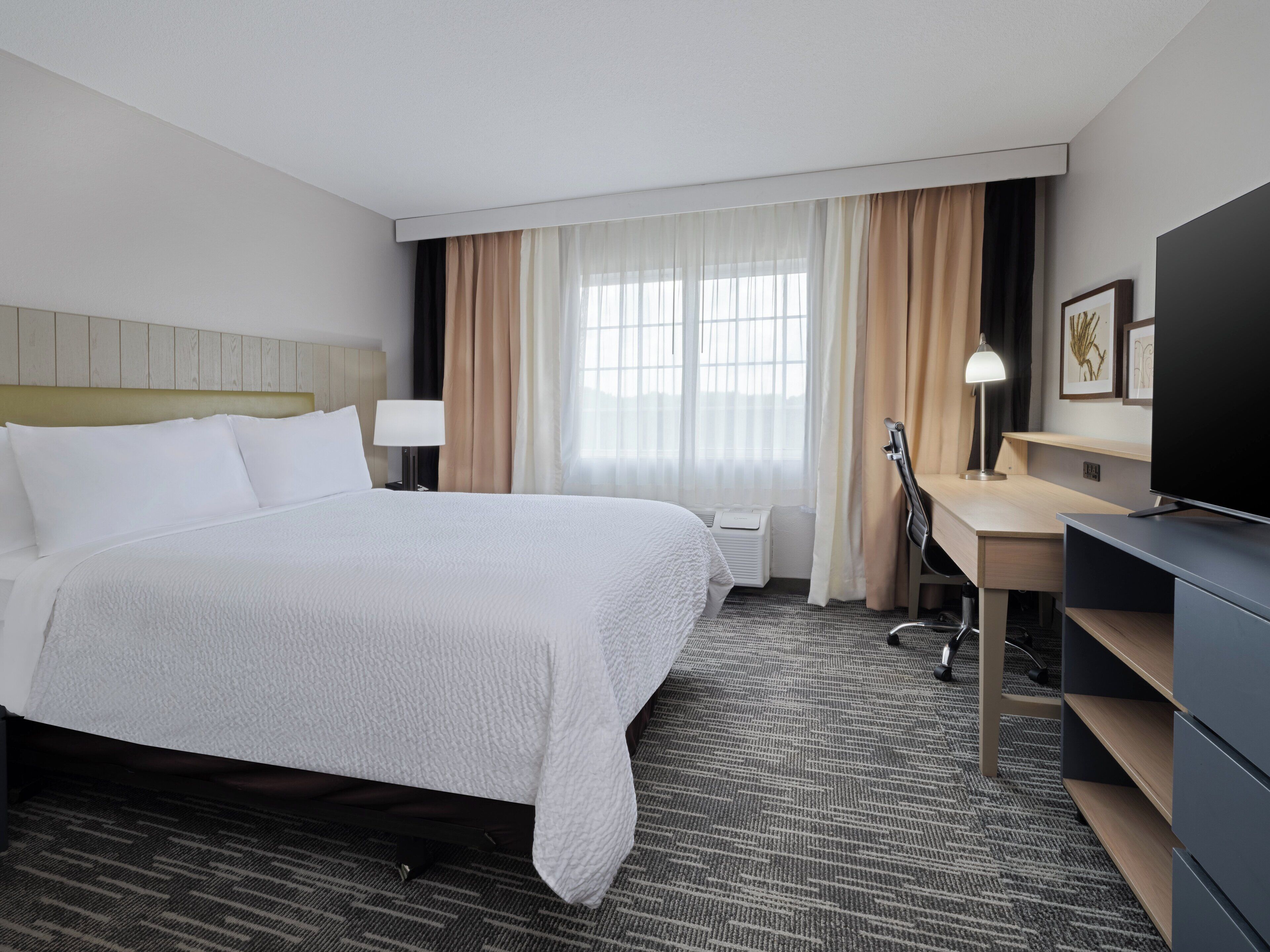 標準客房, 1 張加大雙人床 | 高級寢具、書桌、遮光窗簾/窗簾、熨斗/熨衫板