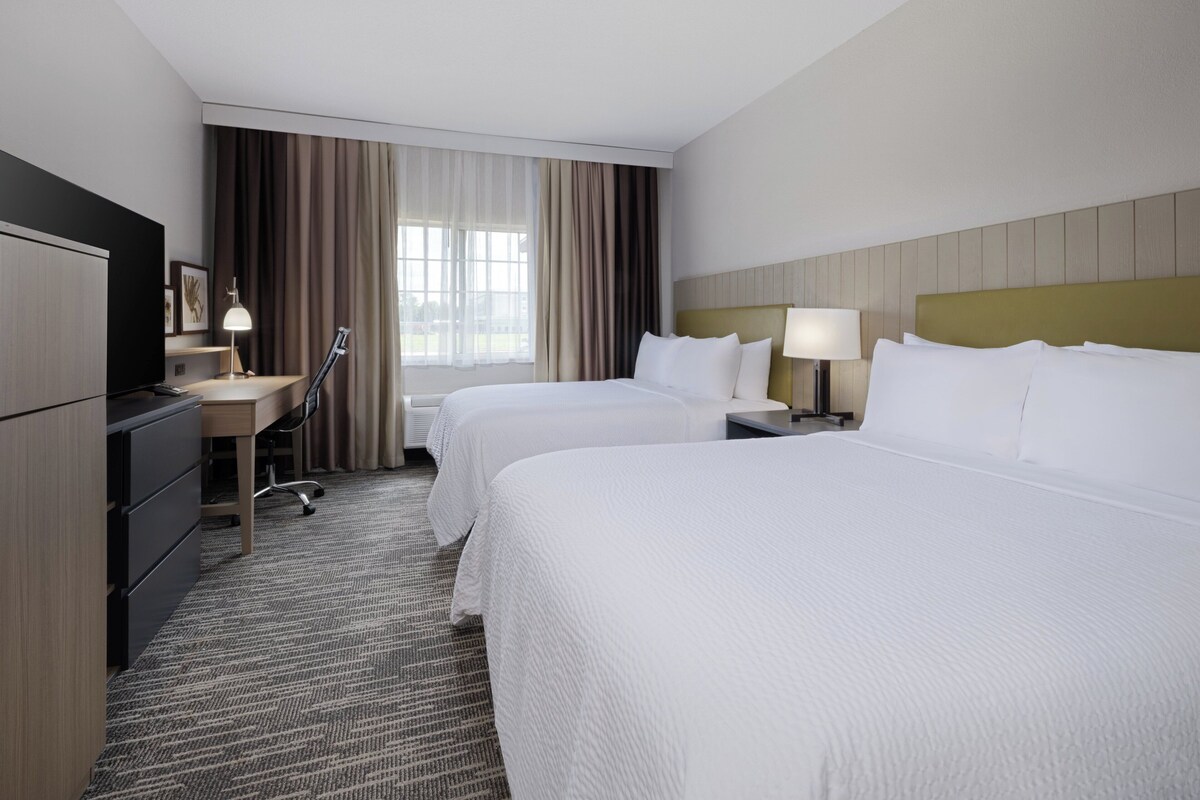 Standard Room, 2 Queen Beds, Accessible Bathtub (Communications, Mobility) | Premium bedding, desk, blackout drapes, iron/ironing board