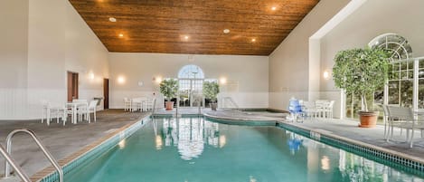 Indoor pool, sun loungers