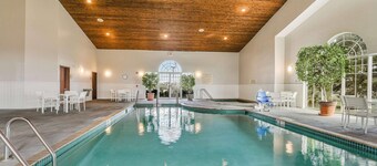 Country Inn & Suites by Radisson, Green Bay, WI