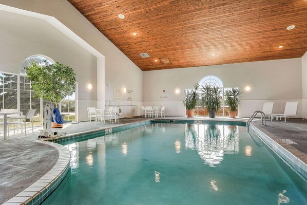Indoor pool, pool loungers