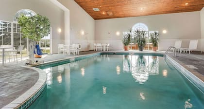 Country Inn & Suites by Radisson, Green Bay, WI