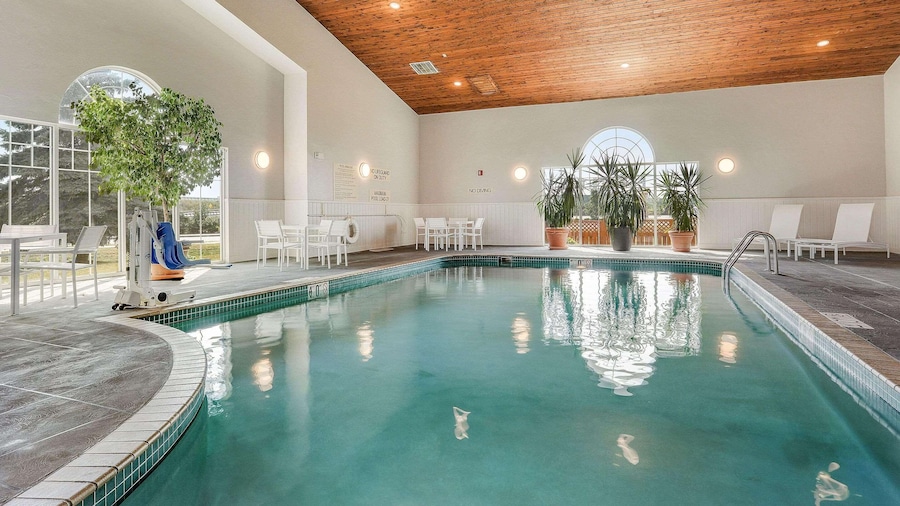 Country Inn & Suites by Radisson, Green Bay, WI