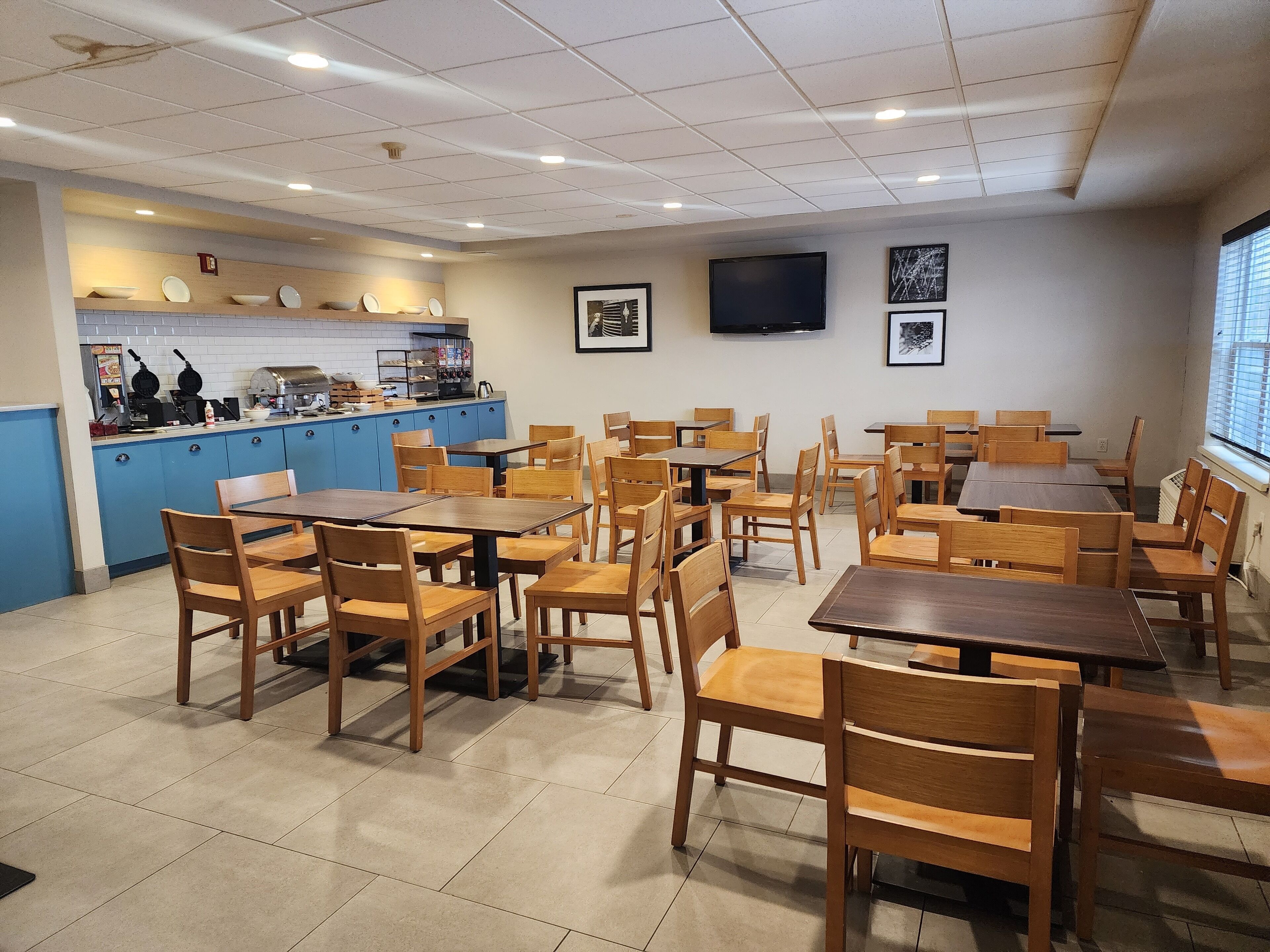 free daily continental breakfast