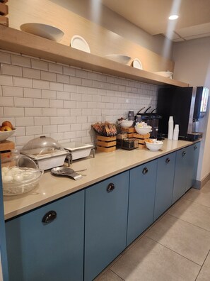 Free daily continental breakfast