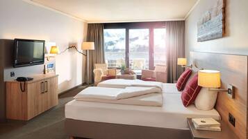 Zimmersafe, Verdunkelungsvorhänge, kostenloses WLAN, Bettwäsche