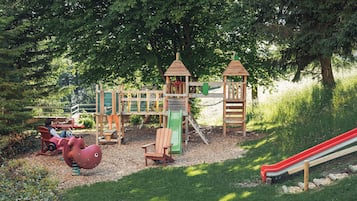Área de juegos infantiles al aire libre