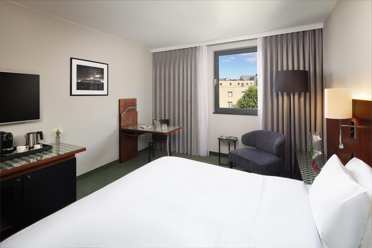 In-room safe, desk, soundproofing, iron/ironing board (on request)
