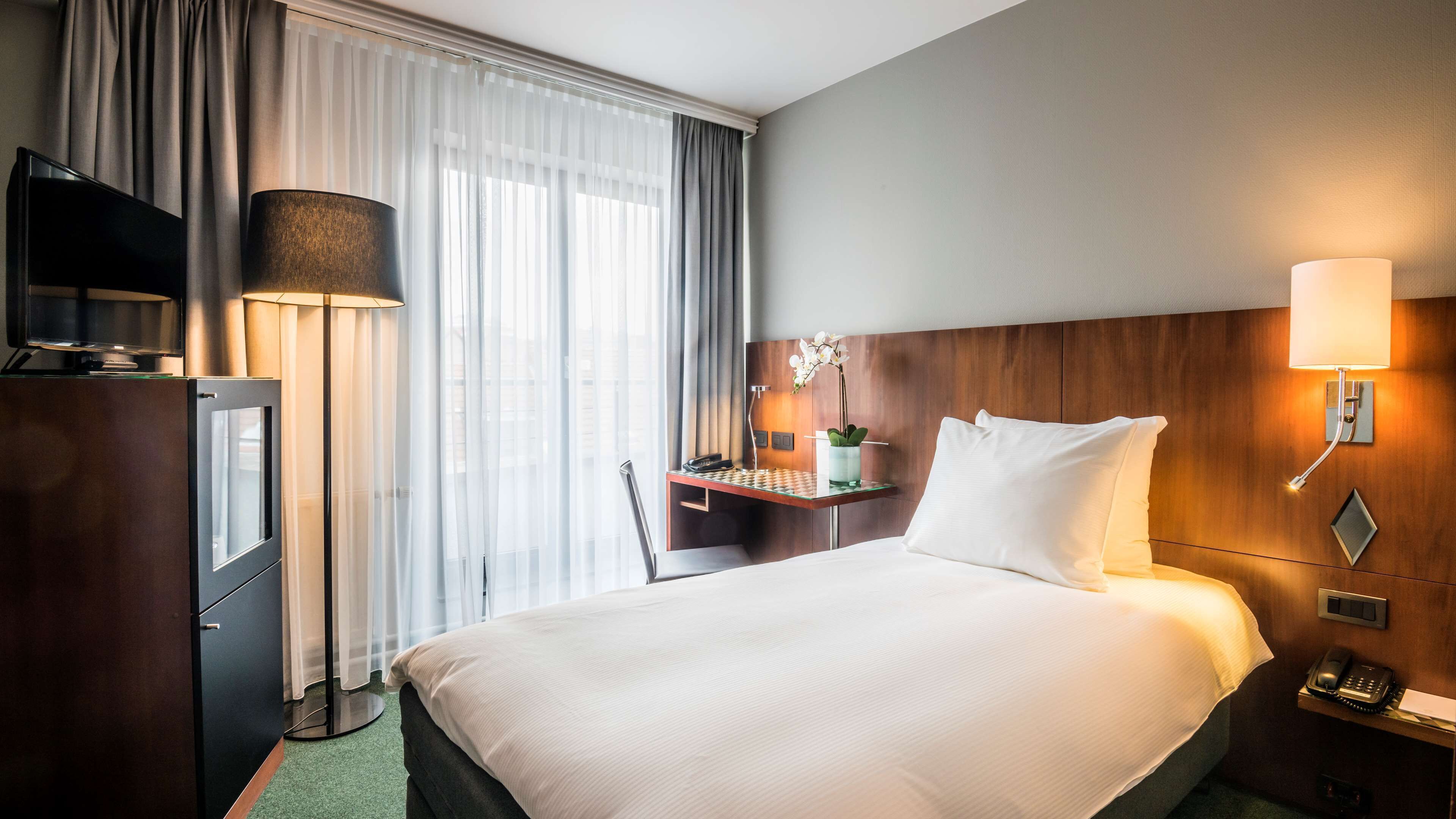 standard single room | in-room safe, desk, soundproofing, iron/ironing board