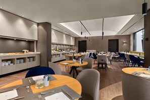 Colazione a buffet a pagamento, servita tutte le mattine 