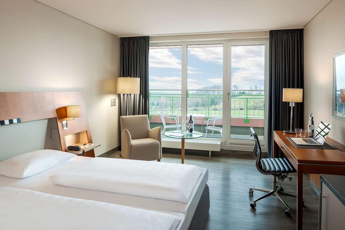 hypo-allergenic bedding, in-room safe, desk, blackout curtains