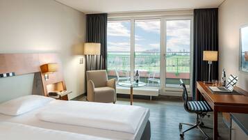 Hypo-allergenic bedding, in-room safe, desk, blackout drapes