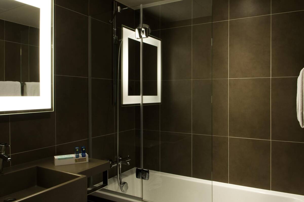 superior double room, 1 double bed | hypo-allergenic bedding, in-room safe, desk, blackout curtains