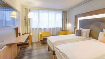 Executive-rum - 2 enkelsÀngar | Allergitestade sÀngklÀder, vÀrdeförvaringsskÄp pÄ rummet och skrivbord