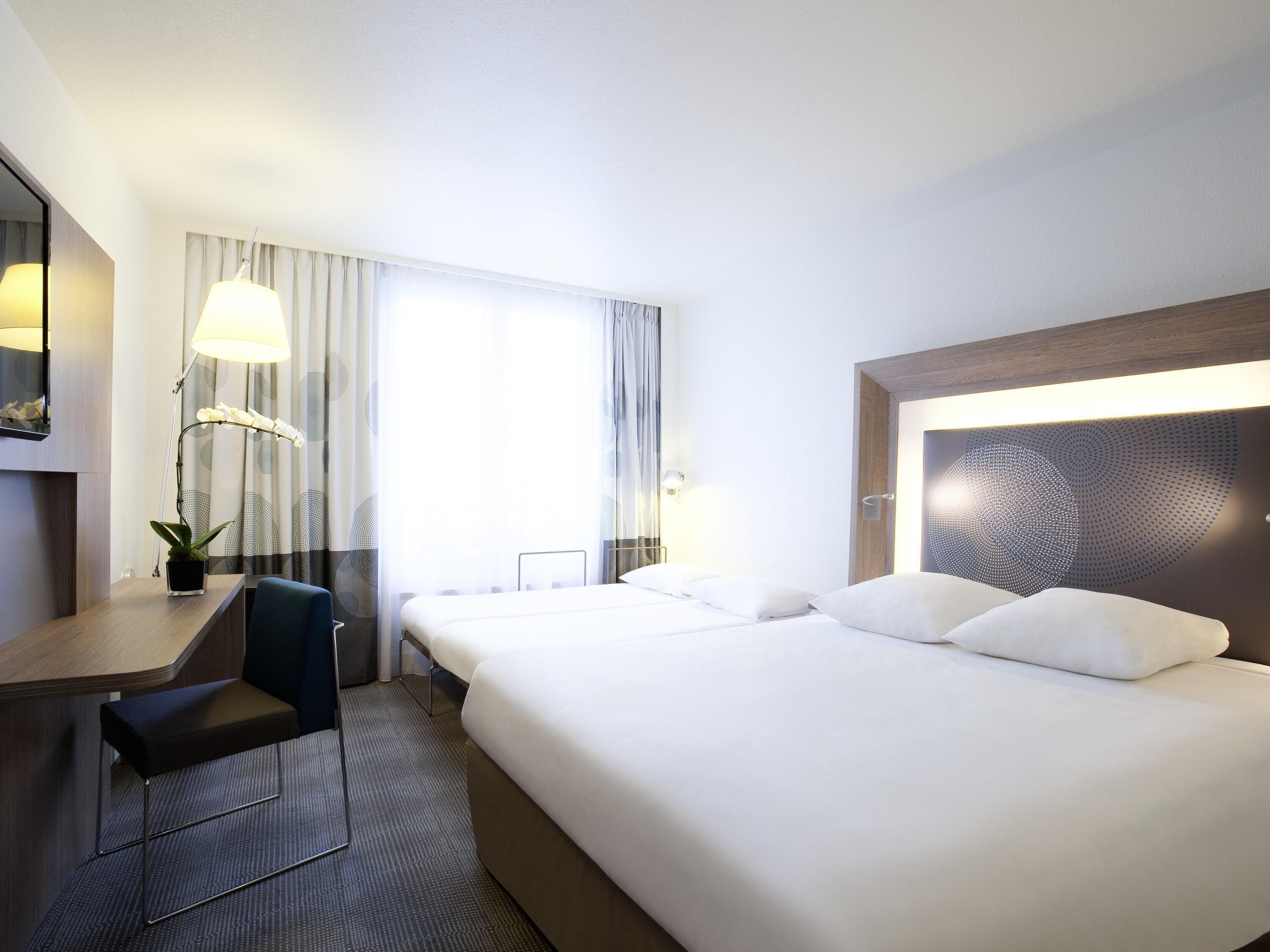 Habitación doble superior, 1 cama matrimonial | Ropa de cama hipoalergénica y caja de seguridad en la habitación 