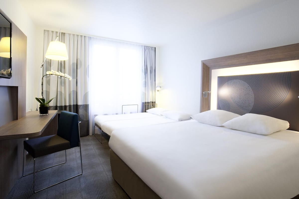 Superior Double Room, 1 Double Bed | Hypo-allergenic bedding available, in-room safe, desk, blackout drapes