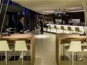Bar (on property) - Novotel Hannover (Hannover)