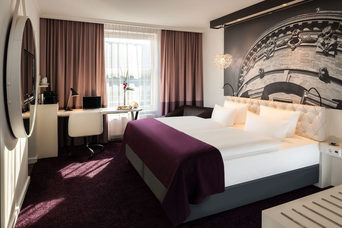 1 bedroom, hypo-allergenic bedding available, in-room safe, desk