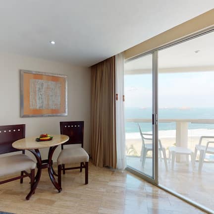 Royal Ocean Front King | Desk, blackout drapes, iron/ironing board, free WiFi