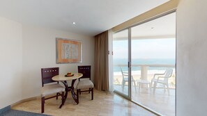 Royal Ocean Front King | Bureau, rideaux occultants, fer et planche à repasser, Wi-Fi gratuit
