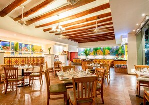 3 restaurants, breakfast, lunch, dinner served; international cuisine 