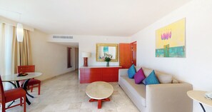 Master Suite | Desk, blackout drapes, iron/ironing board, free WiFi
