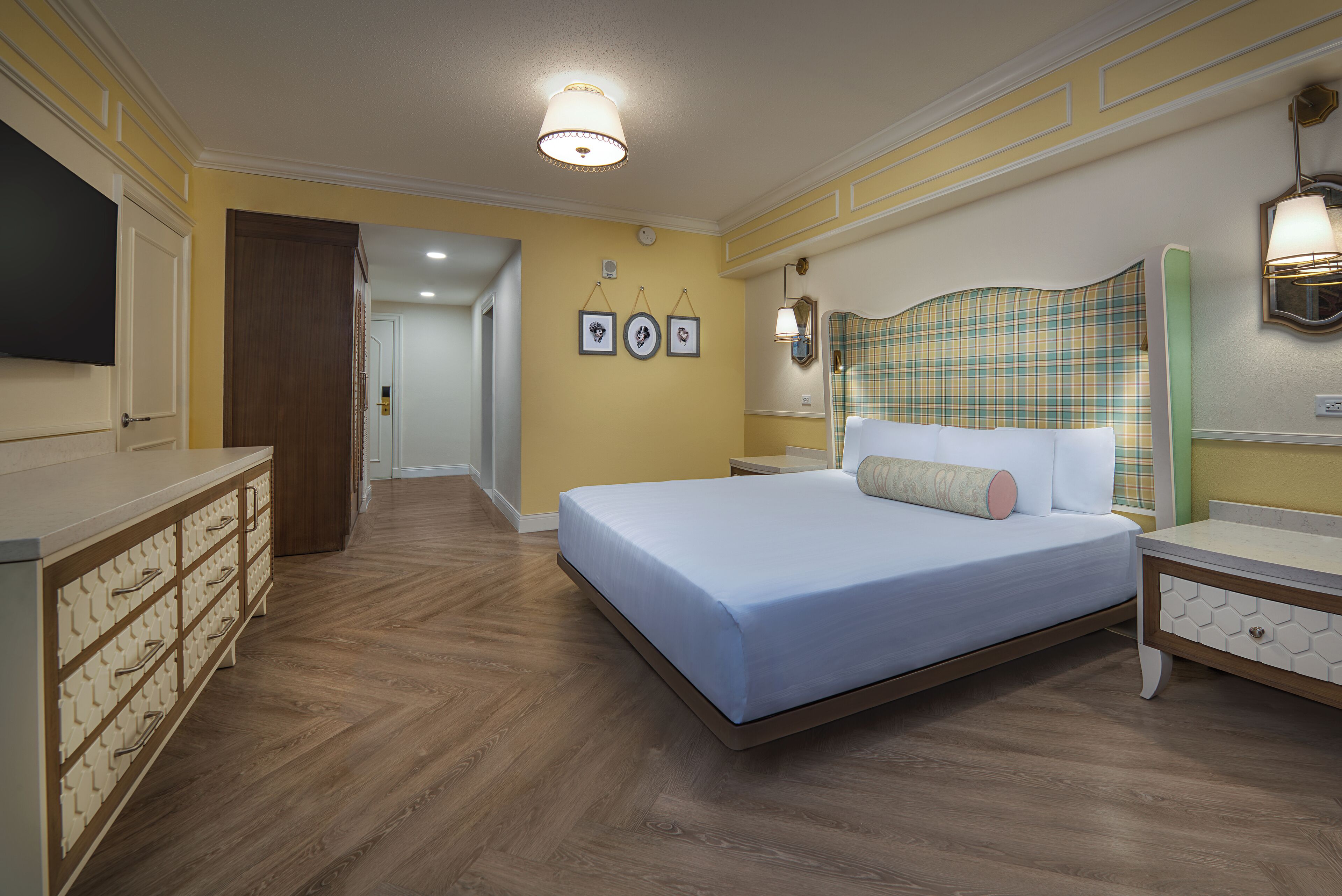 Hypo-allergenic bedding, in-room safe, blackout drapes