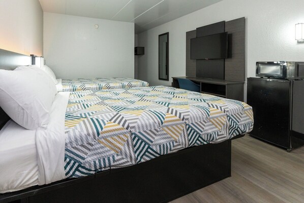 Free WiFi, bed sheets - Motel 6 Cincinnati, OH (Sharonville)