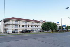 Front of property - Motel 6 Cincinnati, OH (Sharonville)