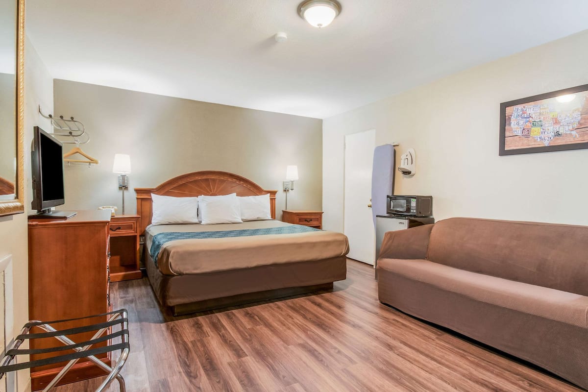 Habitación estándar, 1 cama King size, para no fumadores | Cortinas blackout, cunas gratuitas, camas extra y wifi gratis