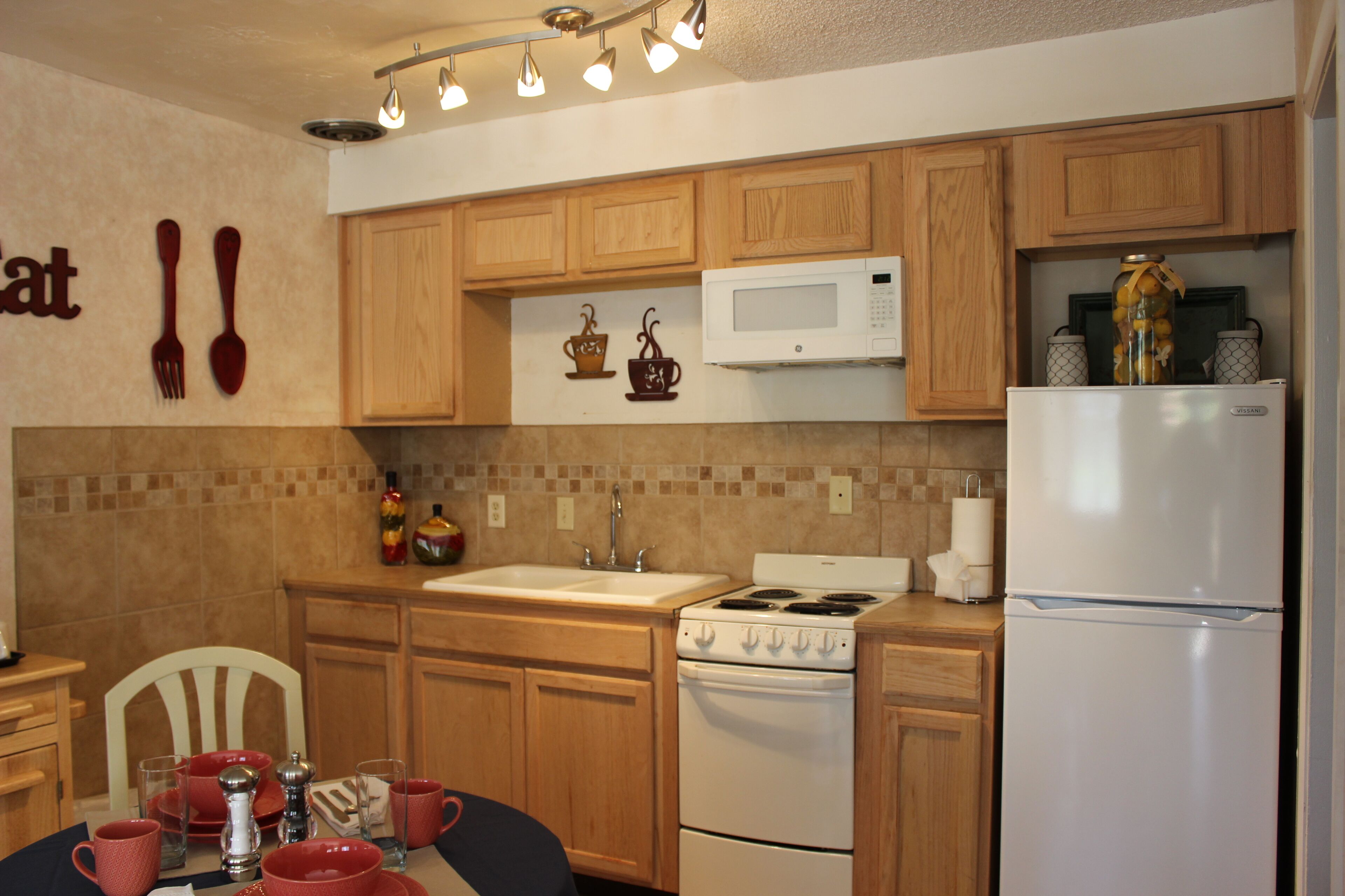 studio suite | private kitchen | fridge, microwave, coffee/tea maker