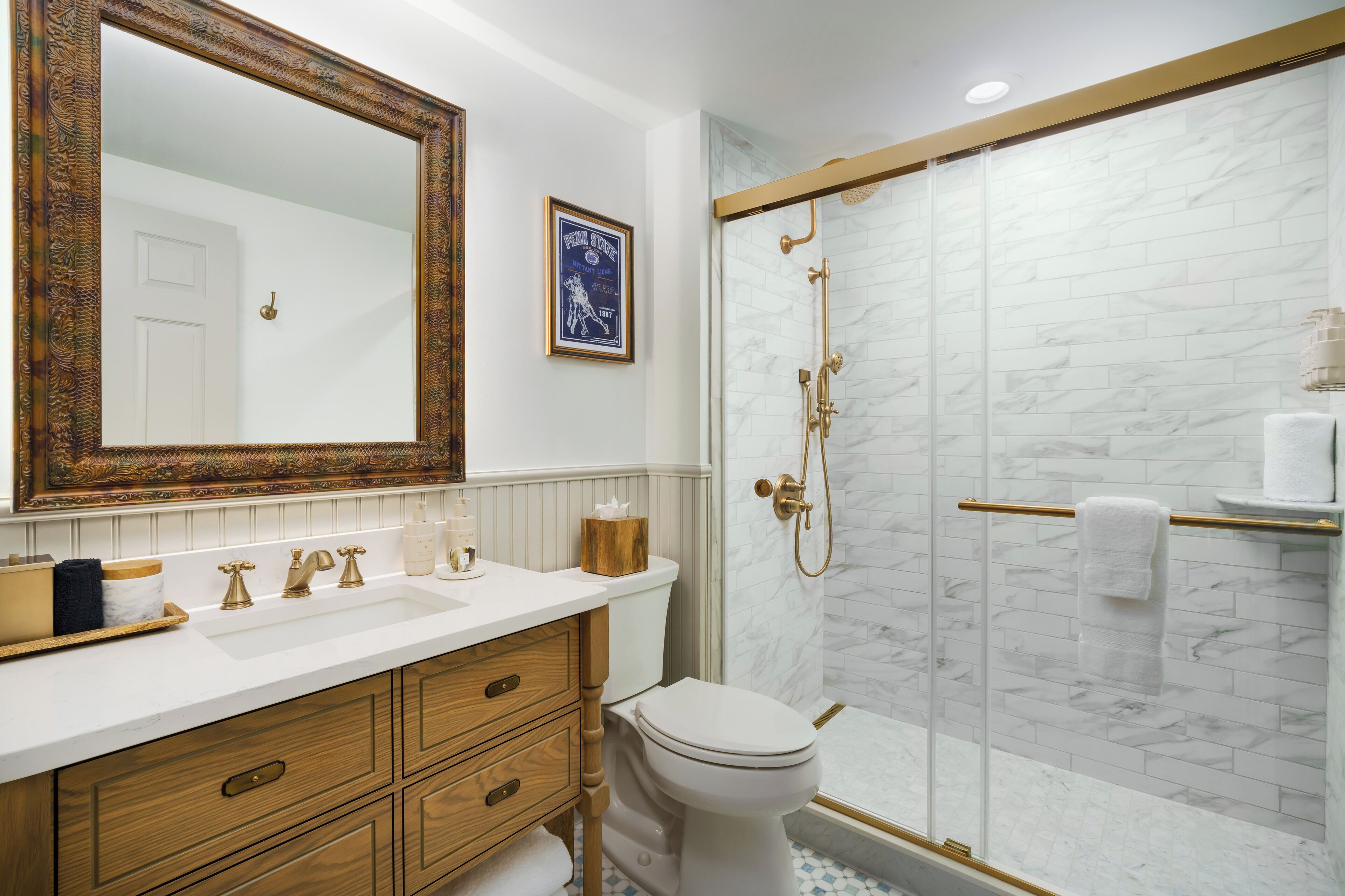 Habitación junior, 1 habitación, para no fumadores | Baño | Amenidades de baño gratuitas, secadora de cabello, toallas, jabón 