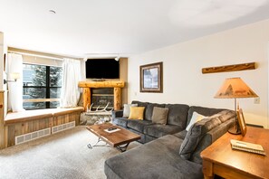 Condo, 1 Bedroom | Living area