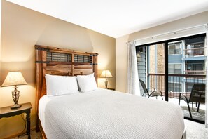In-room safe, iron/ironing board, free WiFi, bed sheets - River Mountain Lodge (Breckenridge)