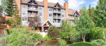 River Mountain Lodge