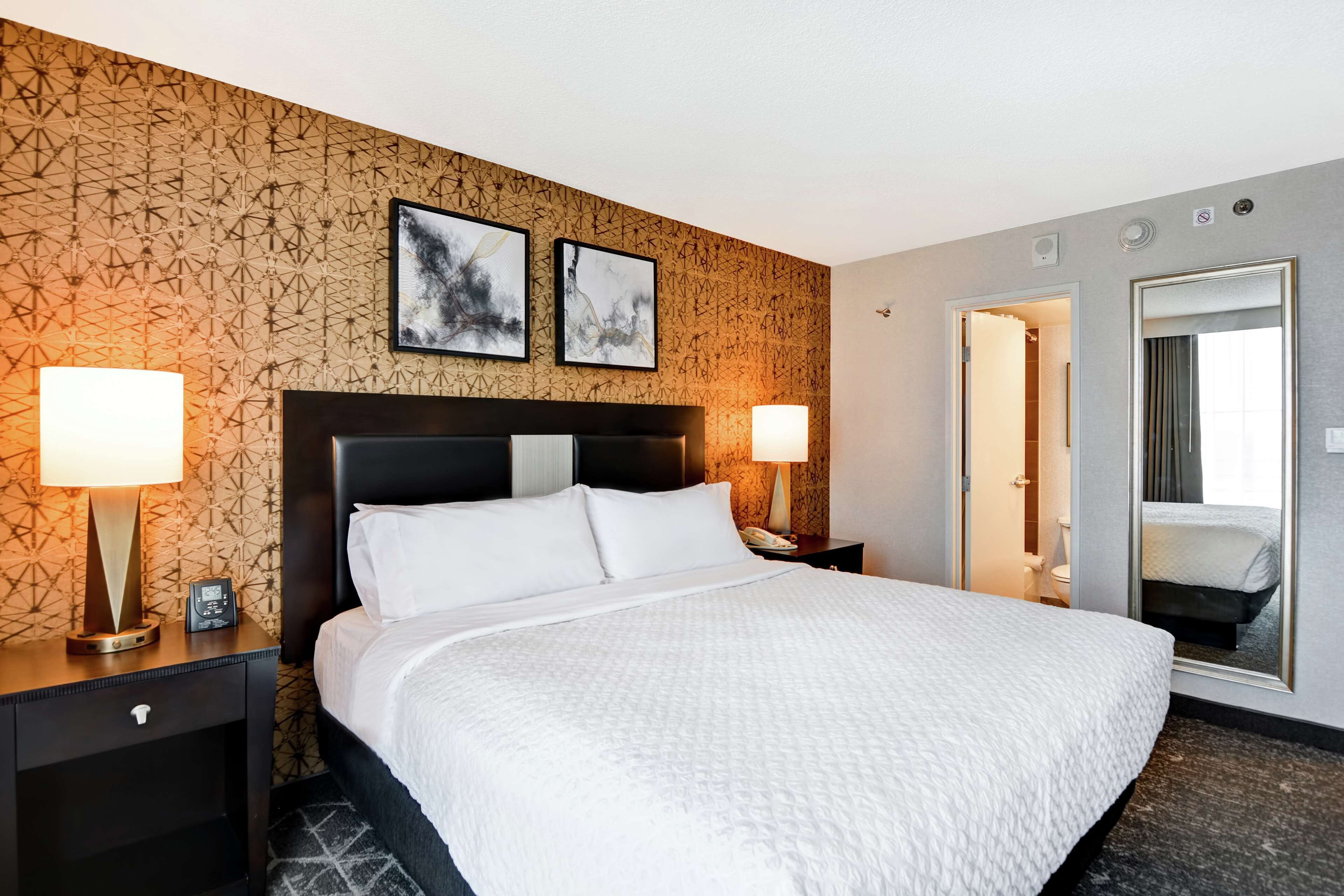 Suite, 1 King bed w/sofa sleeper, 1 bedroom