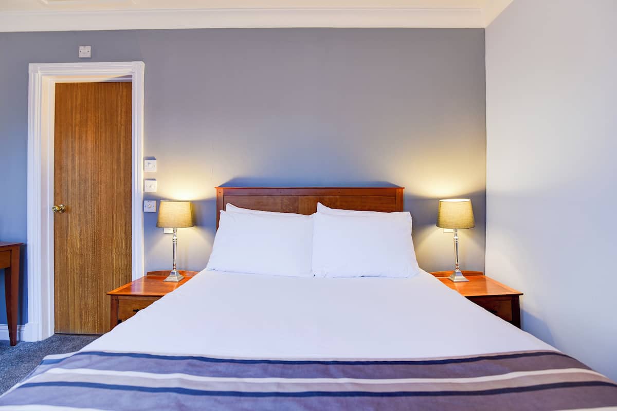 1 Schlafzimmer, individuell dekoriert, individuell eingerichtet