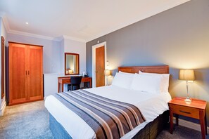 Habitación estándar doble | Decoración individual, mobiliario individual, escritorio