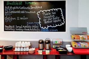 Daily English breakfast for a fee - Aston Court Derby City Centre by Belvilla (Derby)