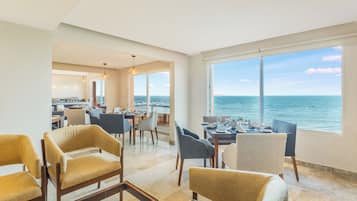 2 restaurants, breakfast, lunch served; local and international cuisine