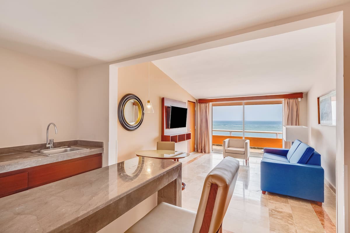 Premium bedding, down duvets, pillow-top beds, minibar