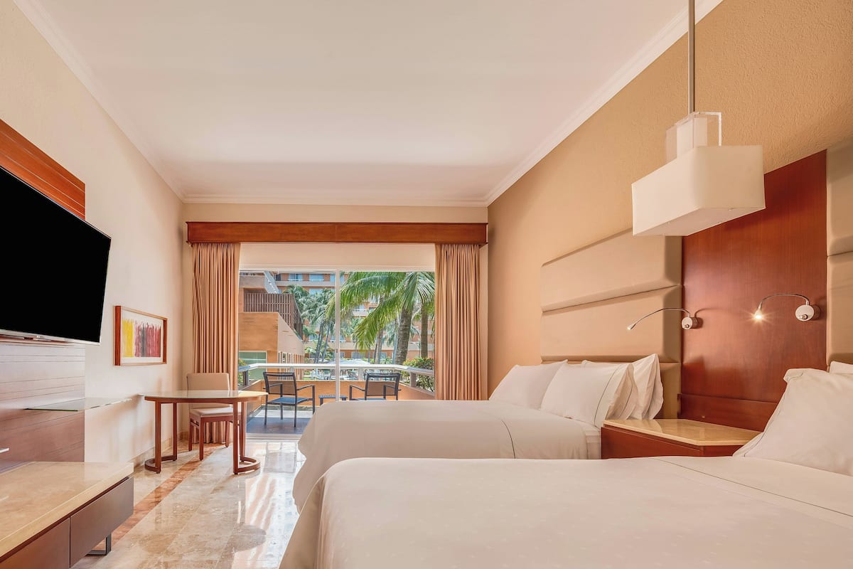 Deluxe-Zimmer, 2 Doppelbetten | Hochwertige Bettwaren, Daunenbettdecken, Pillowtop-Betten, Minibar