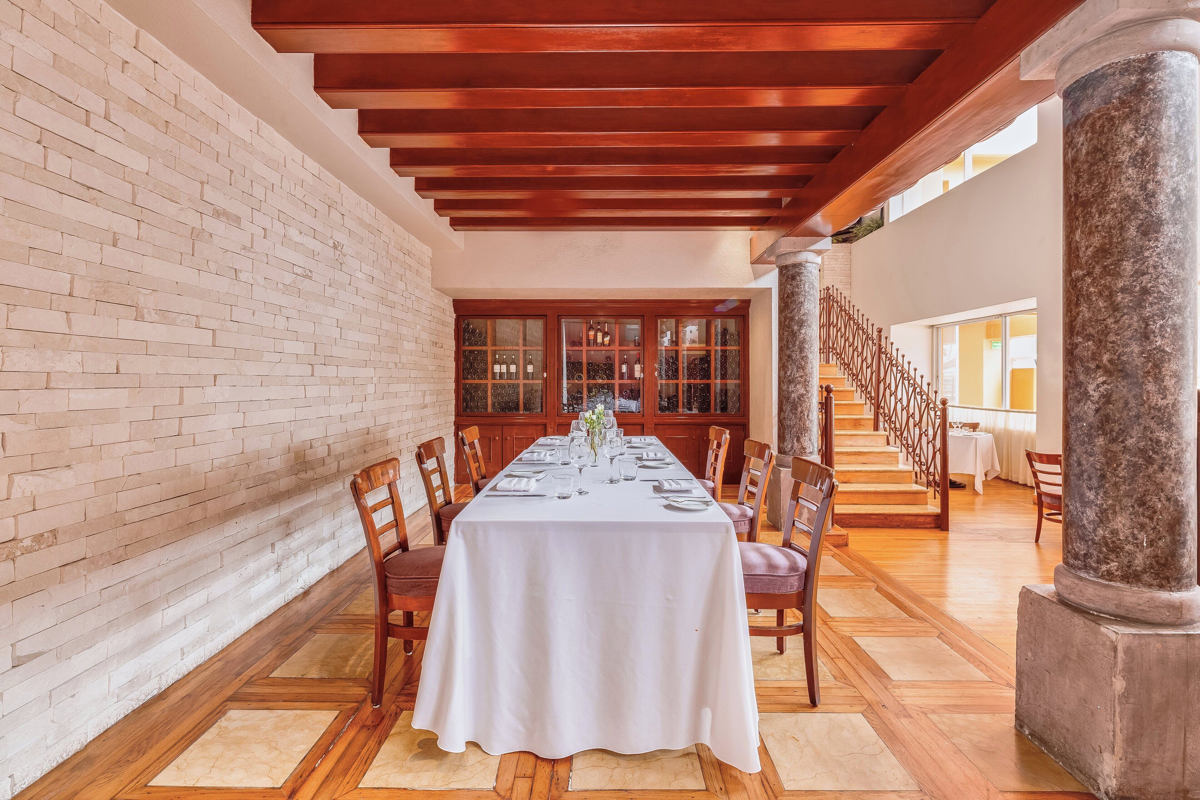 2 restaurants, breakfast, lunch served; local and international cuisine