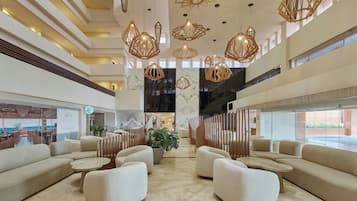 2 bars/lounges, swim-up bar, poolside bar, beach bar